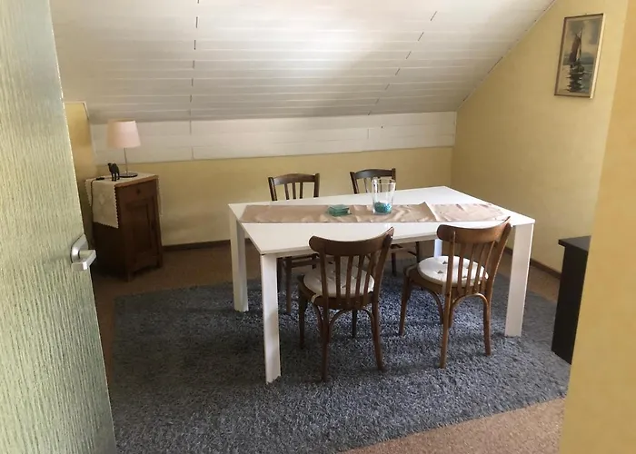 Ironico Homestay 4 Schlafzimmer Ferienwohnung 100 M2 Nahe Bostalsee